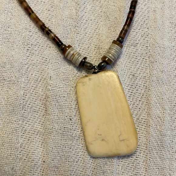 Necklace with bird pendant - Picture 3 of 4